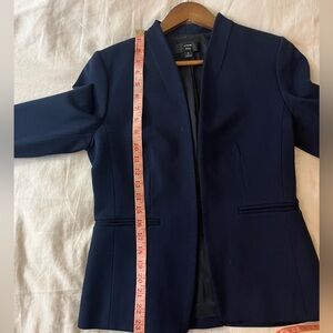 Beautiful Jcrew 365 blue blazer size 6